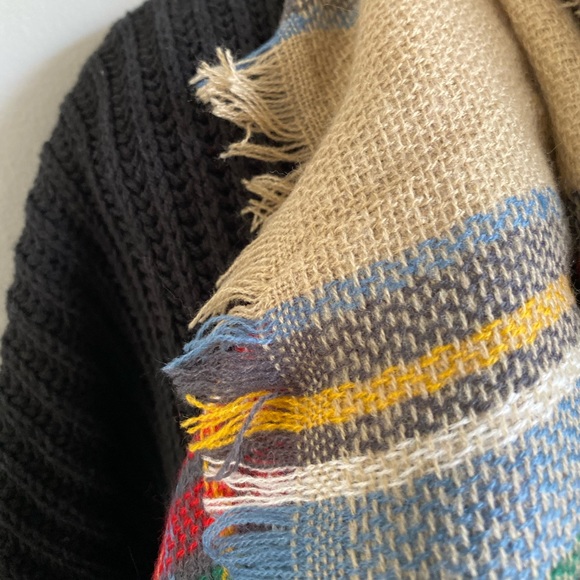 Triangle Plaid Checker Scarf - Picture 7 of 10